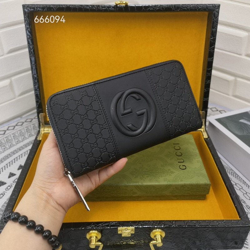 Gucci Wallets 17